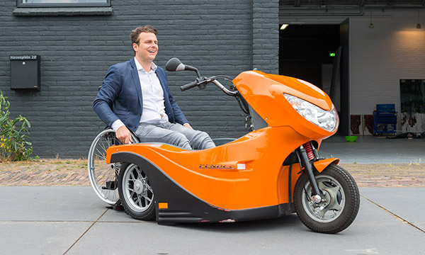 Huka Pendel - der Rollstuhl Scooter. Rollstuhl taugliches Elektro-Fahrzeug. Huka Pendel - der Rollstuhl Scooter. Rollstuhl taugliches Elektro-Fahrzeug.