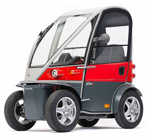 Mit dem vierrädrigen Kyburz PLUS II bleibt jeder mobil -auch bei schlechtem Wetter. Den dieses Seniorenmobil ist mit einer Kabine versehen. Es ist mit unterschiedlichen Höchstgeschwindigkeiten erhältlich und damit auch teilweise ohne Führerschein fahrbar. Mit dem vierrädrigen Kyburz PLUS II bleibt jeder mobil -auch bei schlechtem Wetter. Den dieses Seniorenmobil ist mit einer Kabine versehen. Es ist mit unterschiedlichen Höchstgeschwindigkeiten erhältlich und damit auch teilweise ohne Führerschein fahrbar.