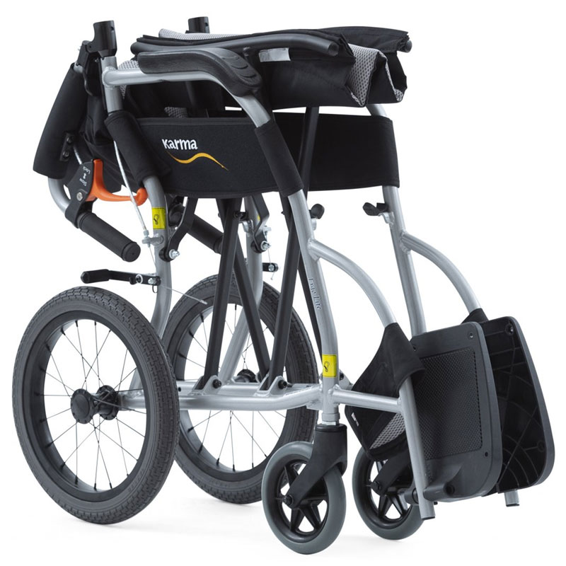 Life & Mobility - Faltbarer, klappbarer Rollstuhl, der durch sein kompaktes und leichtes Design auch ideal für die Reise geeignet ist. Der Ergo Lite 1 ist mit einem einzigartigen und patentiertem S-Ergo Sitzsystem ausgestattet. Life & Mobility - Faltbarer, klappbarer Rollstuhl, der durch sein kompaktes und leichtes Design auch ideal für die Reise geeignet ist. Der Ergo Lite 1 ist mit einem einzigartigen und patentiertem S-Ergo Sitzsystem ausgestattet.