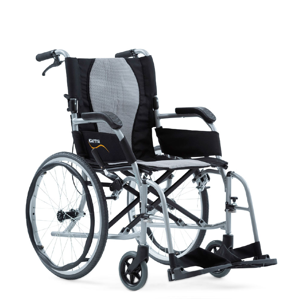 Life & Mobility Rollstuhl der durch sein kompaktes und leichtes Design auch ideal für die Reise geeignet ist. Der Ergo Lite 1 ist mit einem einzigartigen und patentiertem S-Ergo Sitzsystem ausgestattet. Life & Mobility Rollstuhl der durch sein kompaktes und leichtes Design auch ideal für die Reise geeignet ist. Der Ergo Lite 1 ist mit einem einzigartigen und patentiertem S-Ergo Sitzsystem ausgestattet.